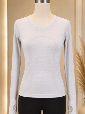 Lululemon Run Swiftly Long Sleeve White Thumbhole Top Size 6